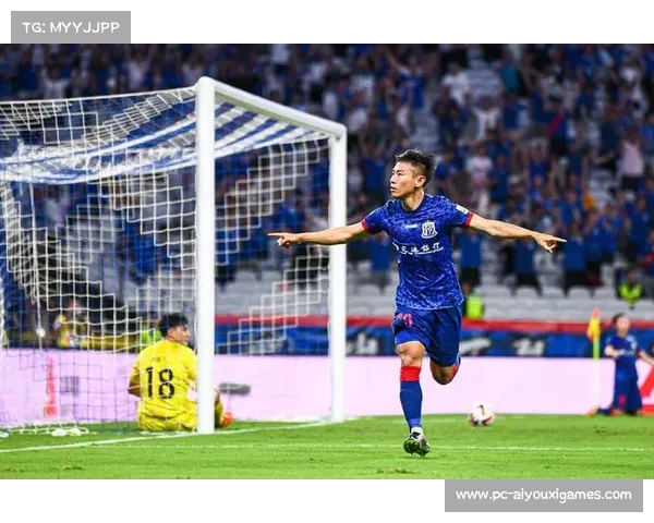 于汉超退役告别赛，申花球迷致敬功勋老将